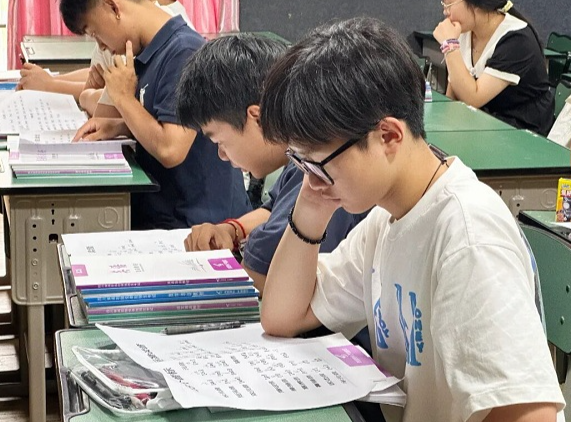 成都单招公办定向培训：拒绝盲目陪跑，精准锁定理想大学-