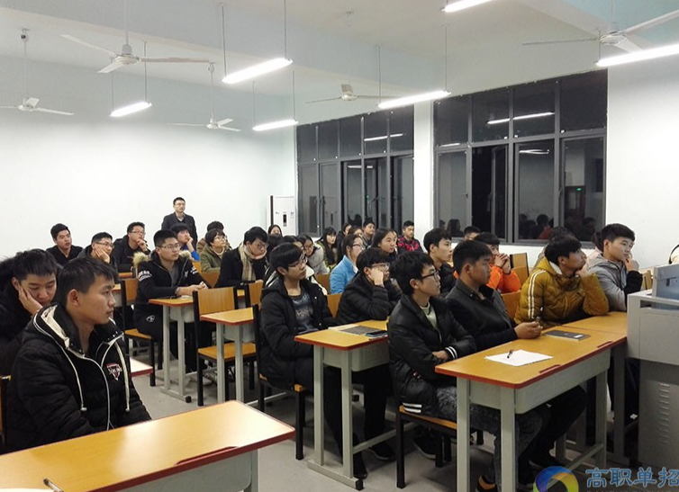 职高往届生单招逆袭：告别焦虑，用集训冲刺班重启大学梦-